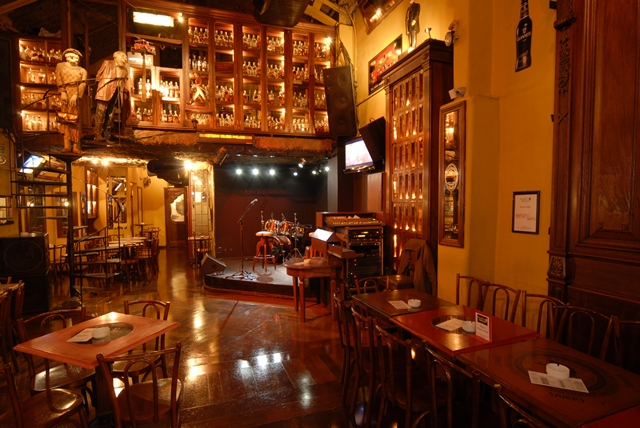 A 1° edição do Baile de Máscaras do Charles Edward