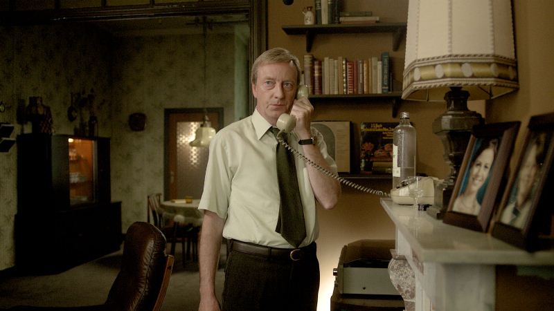 A Montanha Matterhorn: Fred (Tom Kas) é um homem viúvo e solitário A Montanha Matterhorn: Fred (Tom Kas) é um homem viúvo e solitário