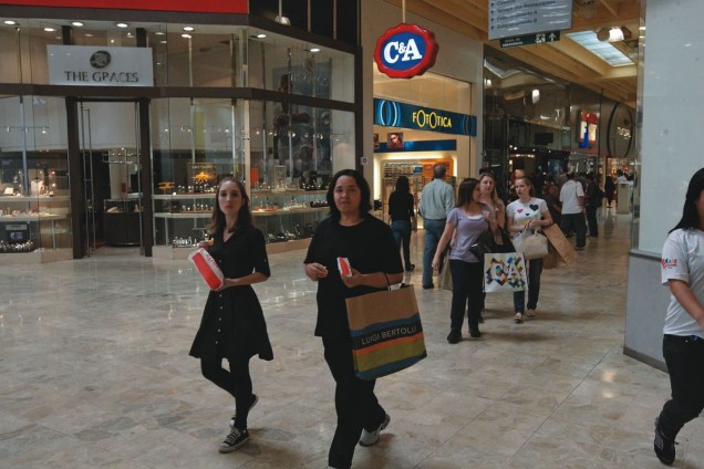 Shopping Center Norte: corredores amplos Shopping Center Norte: corredores amplos