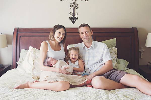 Casal faz ensaio fotográfico emocionante para se despedir de filha recém nascida com tumor inoperável
