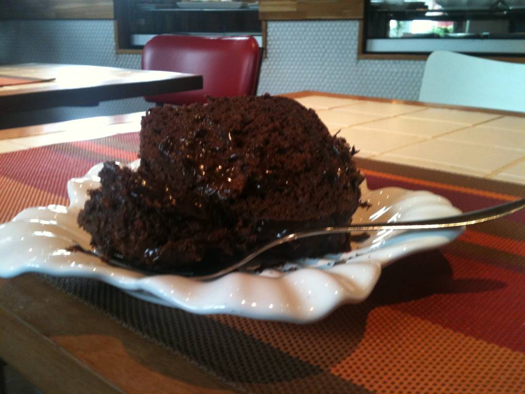 A receita (fácil, fácil) do bolo de chocolate do Floriana Café