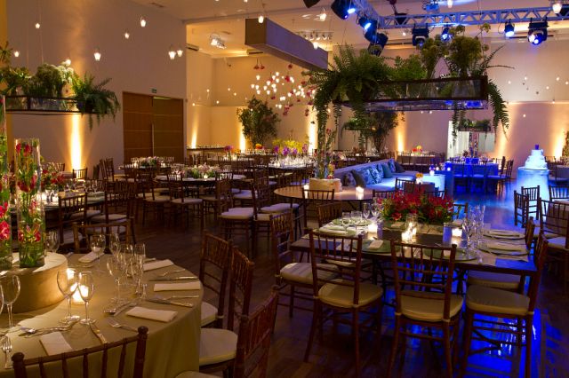Espaço para eventos: capacidade de 350 a 600 pessoas de acordo com a cerimônia