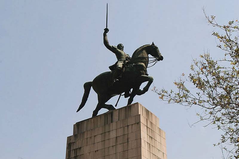 Duque de Caxias: estátua localizada na Praça Princesa Isabel Duque de Caxias: estátua localizada na Praça Princesa Isabel