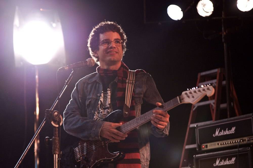 Somos Tão Jovens: os primeiros acordes do cantor Renato Russo Somos Tão Jovens: os primeiros acordes do cantor Renato Russo