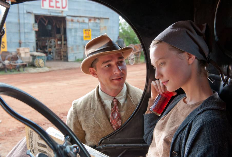 Shia LaBeouf e Mia Wasikowska em Os Infratores: fita de época Shia LaBeouf e Mia Wasikowska em Os Infratores: fita de época