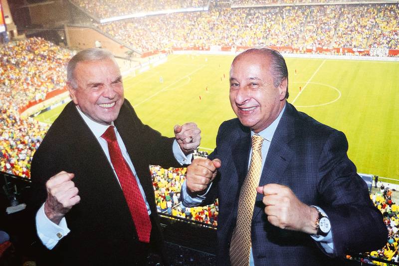 Com Jos&eacute; Maria Marin: &ldquo;mensalinho&rdquo; para ter apoio pol&iacute;tico