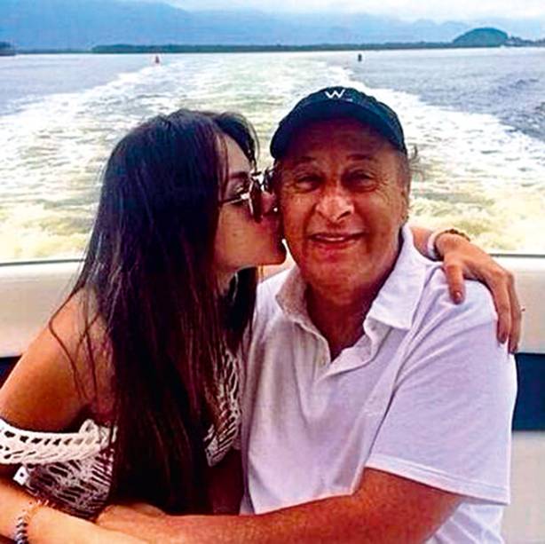 Katherine Fontenele: Capa da revista Sexy de mar&ccedil;o de 2014, ela tem 24 anos (50 a menos que ele). O caso durou um m&ecirc;s e ela hoje trabalha na FPF.
