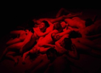 Cena do filme "Saló, os 120 Dias de Sodoma" (EUA, 1975) de Pier Paolo Pasolini Cena do filme "Saló, os 120 Dias de Sodoma" (EUA, 1975) de Pier Paolo Pasolini