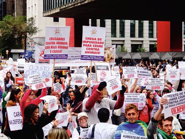 Grupo marca protesto na Avenida Paulista contra rodeios e vaquejadas