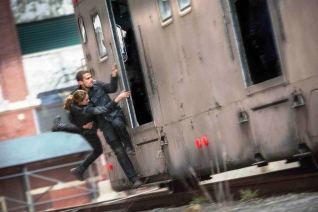 Divergente: baseado no livro "Divergente", escrito por Veronica Roth Divergente: baseado no livro "Divergente", escrito por Veronica Roth