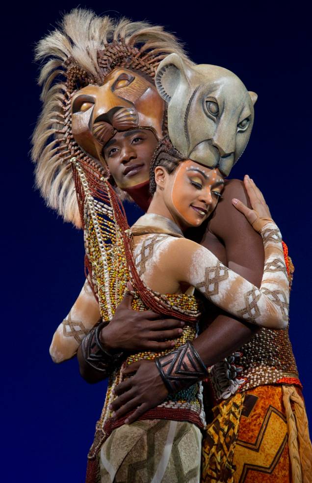 Simba e nala durante a apresentação da música "Da Pra Ver o Amor Aqui" (Can You Feel The Love Tonight). Simba e nala durante a apresentação da música "Da Pra Ver o Amor Aqui" (Can You Feel The Love Tonight).