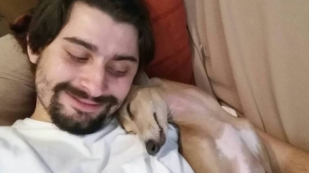 Cãozinho que ajudou dono a se curar de depressão é encontrado morto no Rio de Janeiro