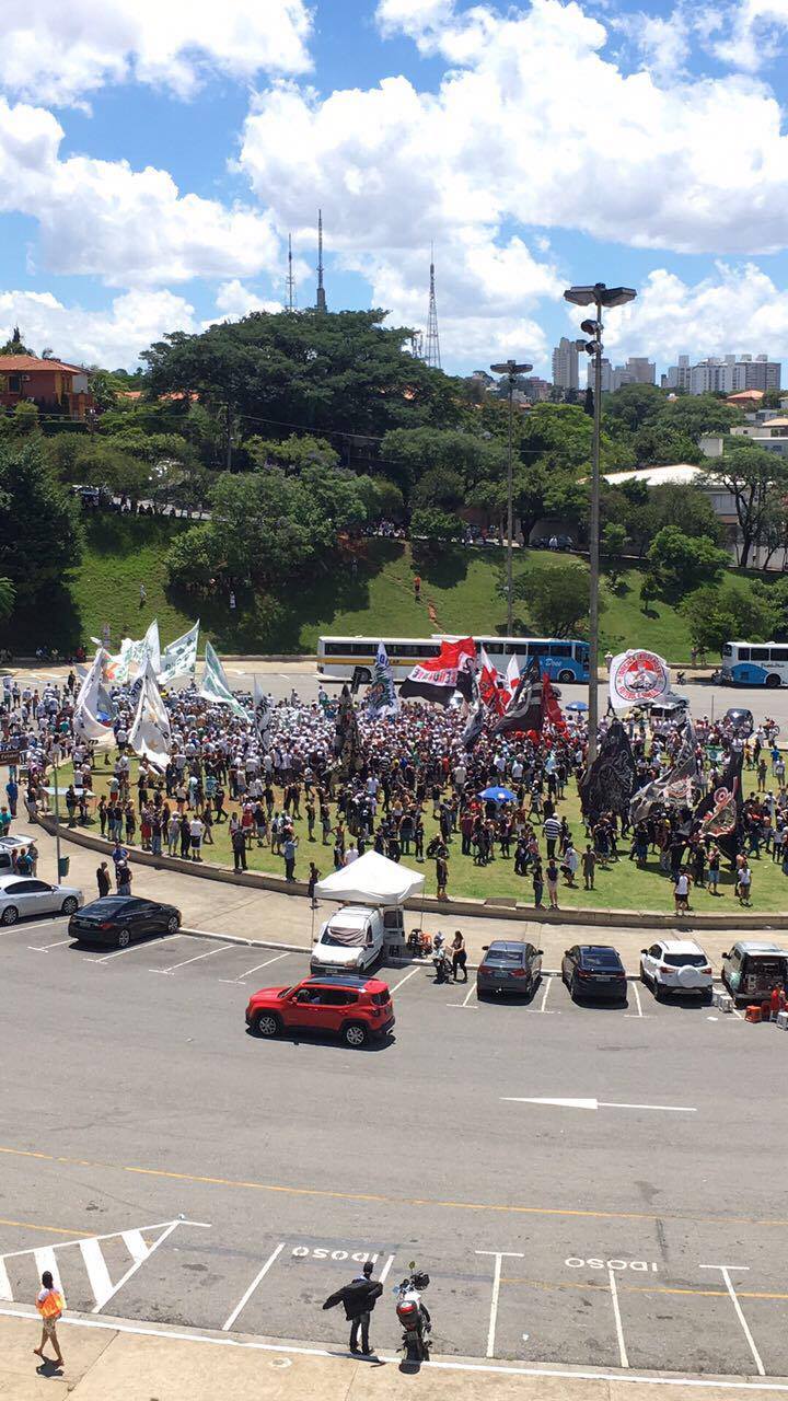 Torcidas organizadas de São Paulo se reúnem para homenagem à Chapecoense