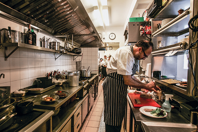 TonTon: o chef Gustavo Rozzino responde pelas receitas TonTon: o chef Gustavo Rozzino responde pelas receitas