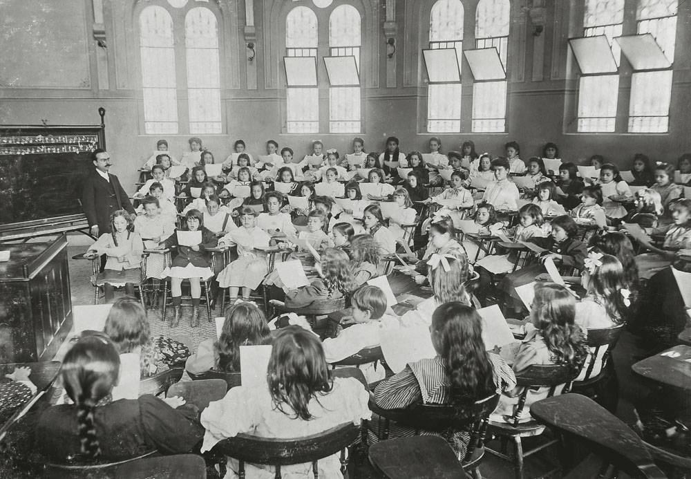 Livro resgata história da escola Caetano de Campos