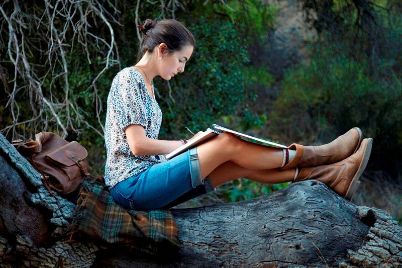 Angie: a jovem artista brasileira Angie (Camilla Belle)