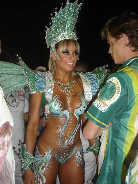 Paniquete Juju estreia na Mancha Verde livre, leve e solta