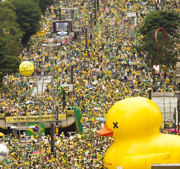 São Paulo, São Paulo, Brasil - Manifestantes durante ato "Vem Pra Rua" na tarde desse domingo (13) na Avenida Paulista. Foto: Léo Pinheiro/Veja
