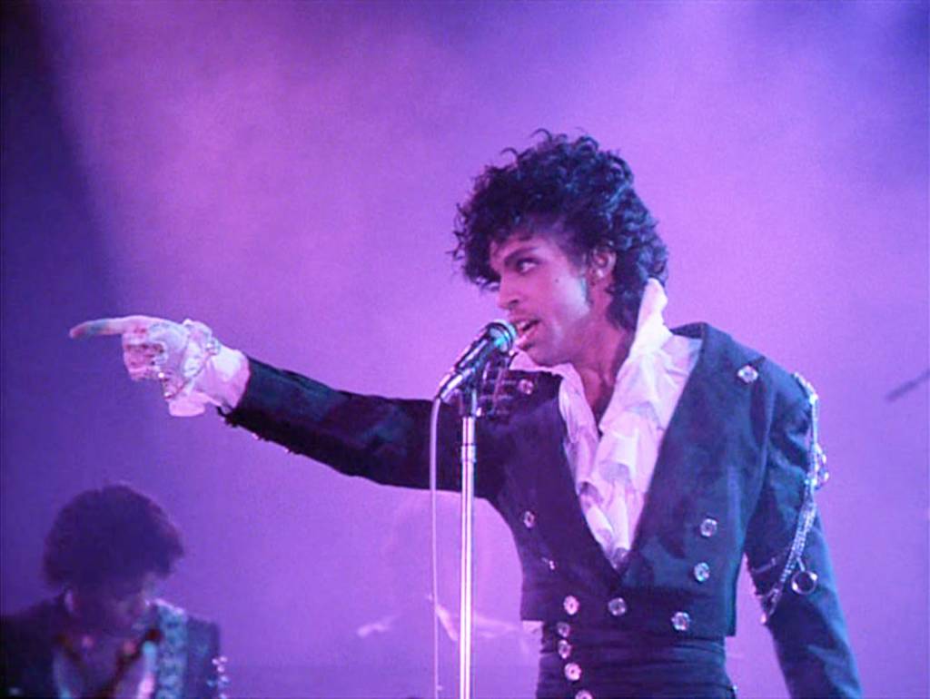 Prince volta para o primeiro lugar nas paradas da Billboard