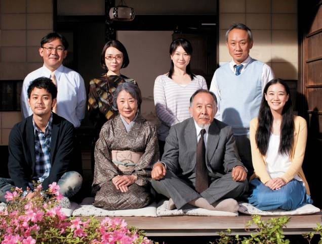 Uma Família em Tóquio: os parentes reunidos, condução elegante do diretor Yoji Yamada Uma Família em Tóquio: os parentes reunidos, condução elegante do diretor Yoji Yamada