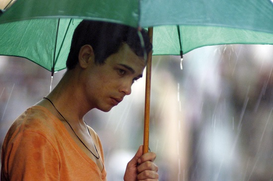 Jesus (Héctor Medina) é um garoto cubano de 18 anos tentando descobrir sua identidade Jesus (Héctor Medina) é um garoto cubano de 18 anos tentando descobrir sua identidade