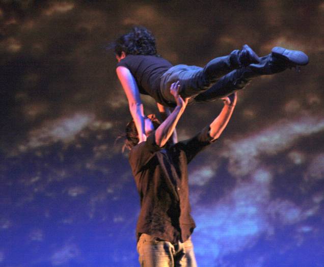 Momento do espetáculo <em>Chrysalis</em>, da Espanha Momento do espetáculo <em>Chrysalis</em>, da Espanha