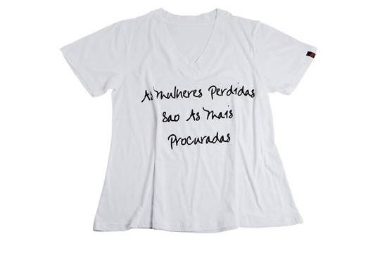 Camiseta feminina, R$ 162,80. Skinbiquini, Rua Melo Alves, 762, Jardim Paulista, tel.: 3081-1924. Camiseta feminina, R$ 162,80. Skinbiquini, Rua Melo Alves, 762, Jardim Paulista, tel.: 3081-1924.
