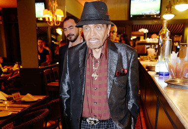 Joe Jackson é tietado em restaurante em São Paulo