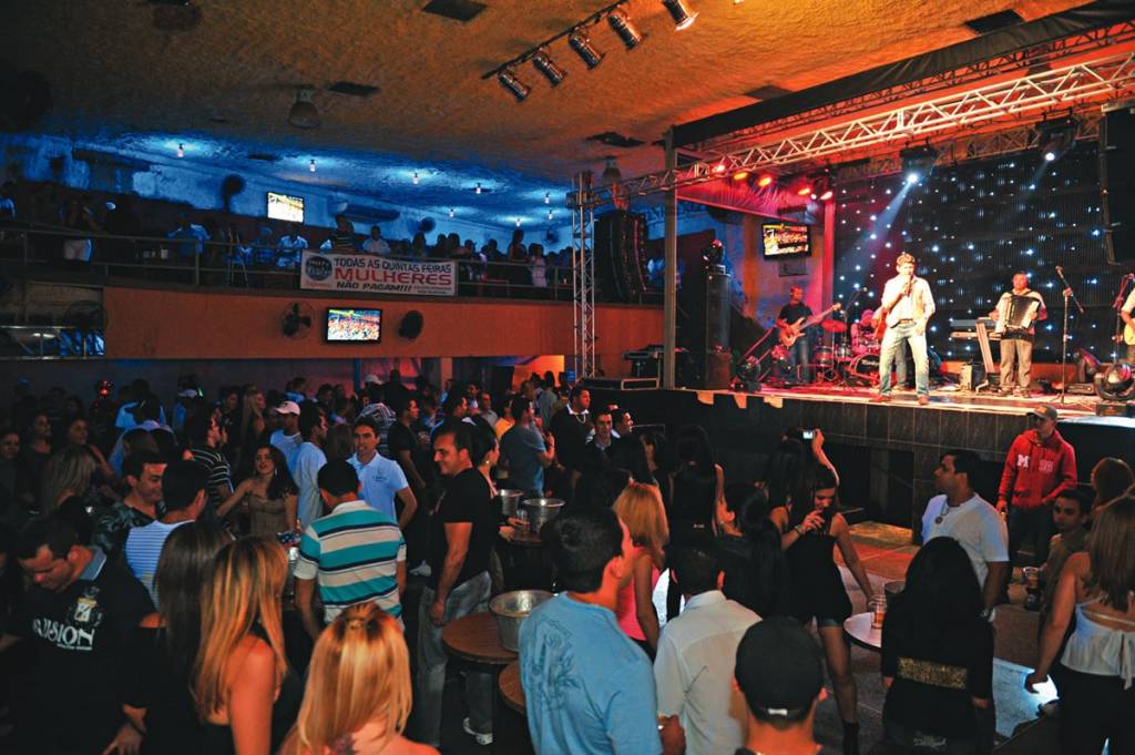 Pesquisa: 87% dos garçons que atuam em São Paulo vêm de fora da cidade