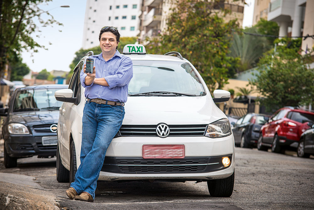Para bater Uber, apps de táxi fazem promoções de até 40% nos preços