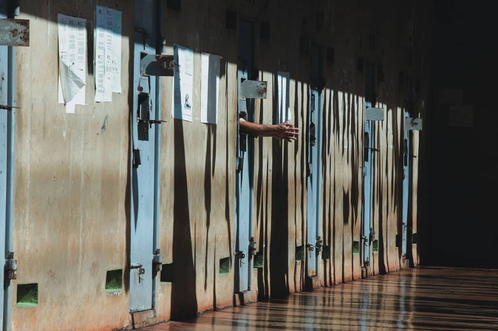 Os presos que vêm de fora