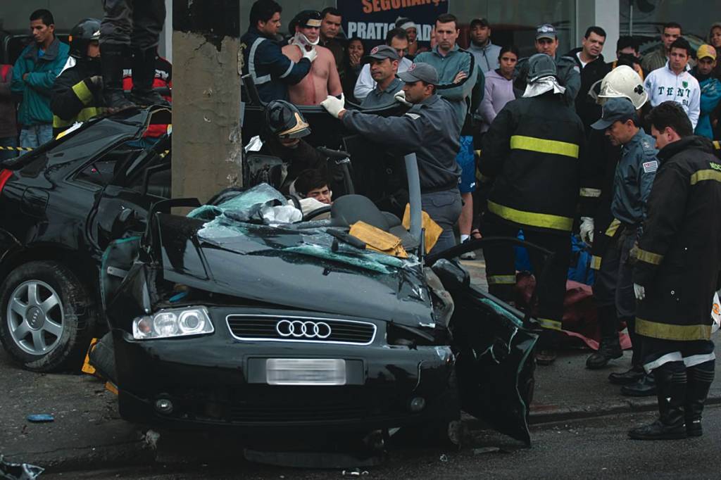 Carros possantes se transformam em armas fatais nas ruas da cidade