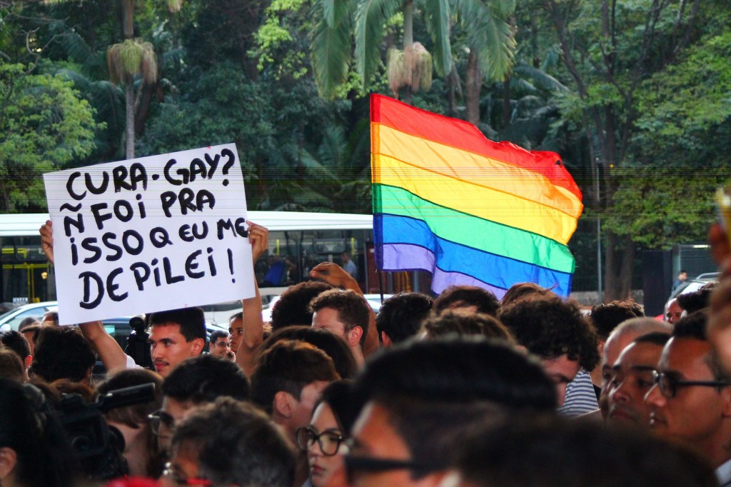 Beija&ccedil;o gay na Paulista