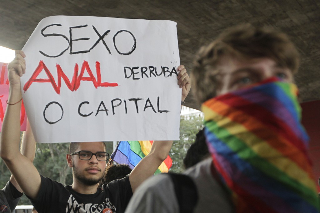 Beija&ccedil;o gay na Paulista