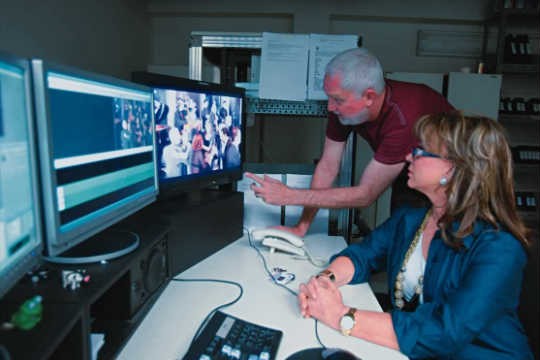 Iris Abravanel escreve terceira novela e promete livro de autoajuda