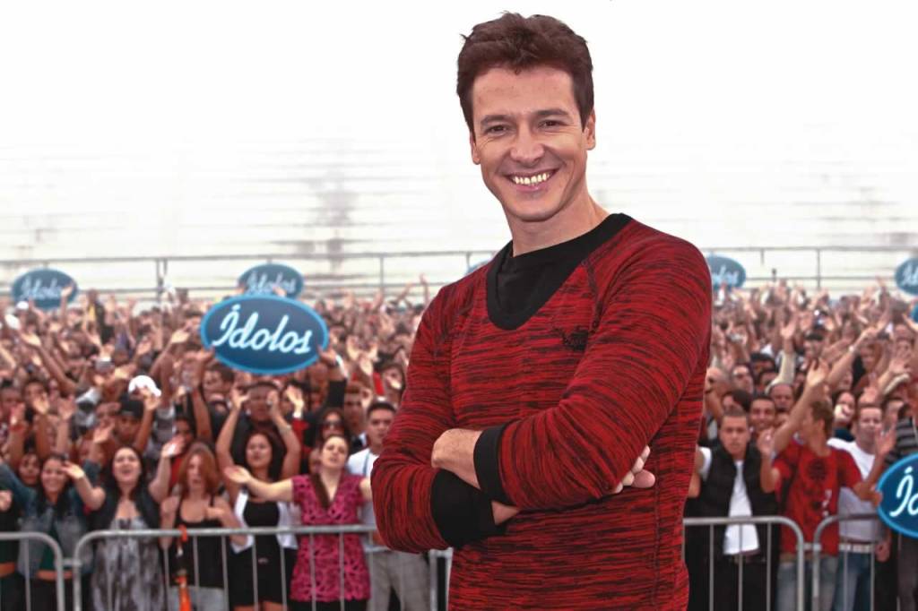 Sem medo de pagar mico, Rodrigo Faro conquista audiência com improvisos