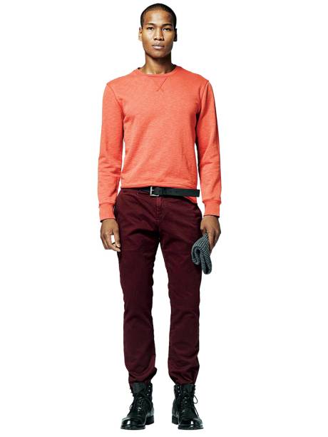 Na GAP: a calça masculina, que antes custava R$ 179,90, agora sai por R$ 99,90 Na GAP: a calça masculina, que antes custava R$ 179,90, agora sai por R$ 99,90