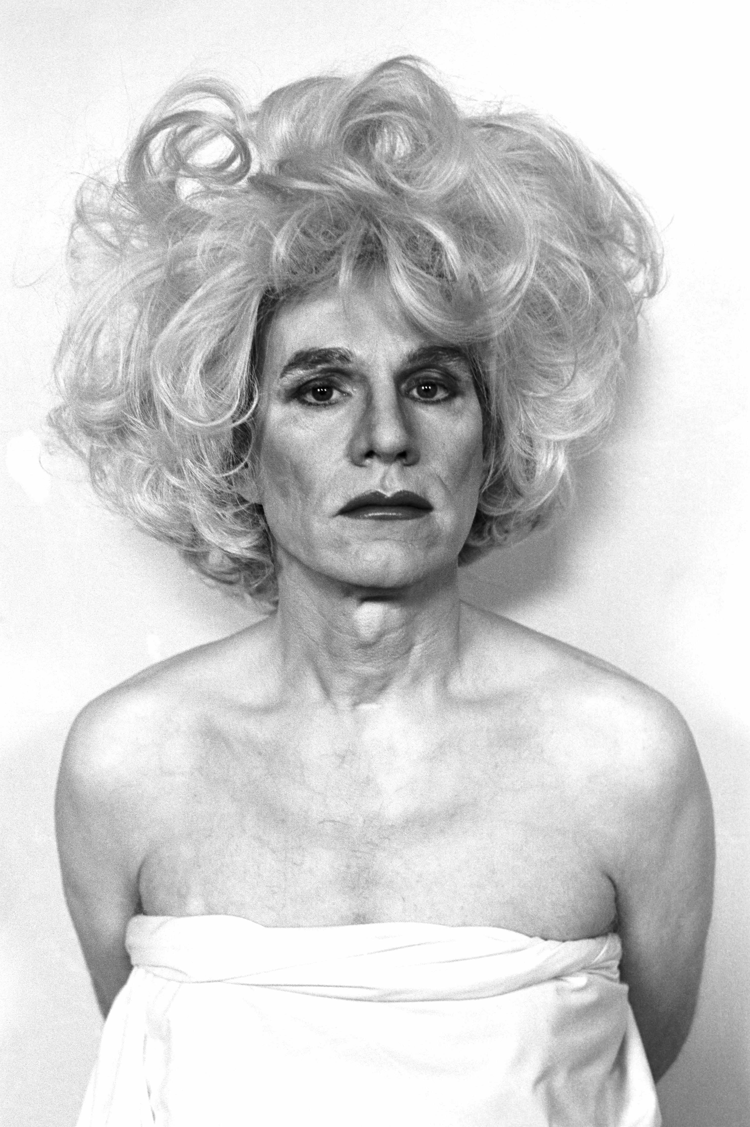 Andy Warhol retratado como mulher: mostra reúne cinquenta imagens