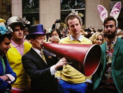 Feliz Páscoa (atrasada)! Vampire Weekend entrega ovos de chocolate em NY
