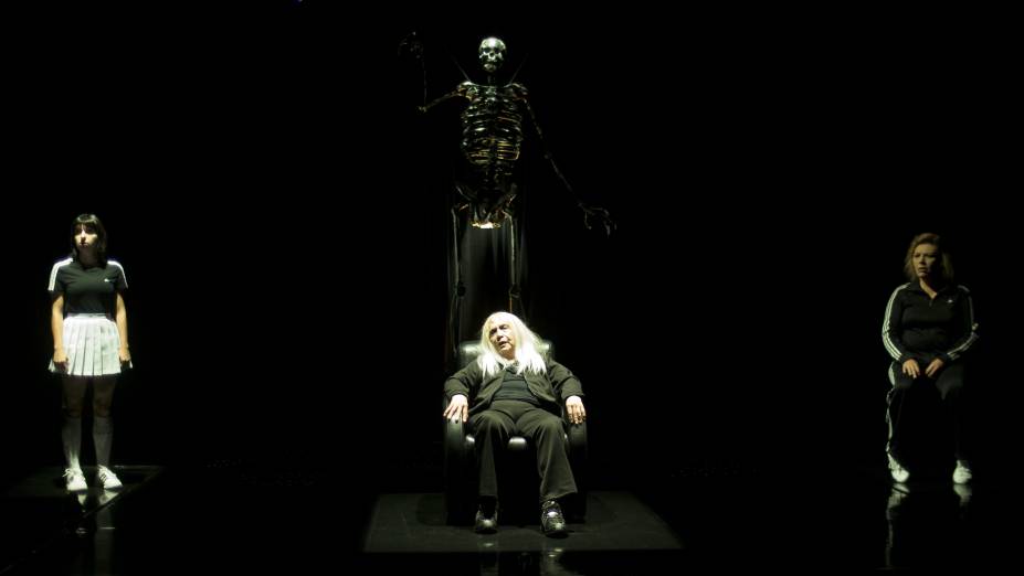 As atrizes Paula Spinelli, Nathalia Timberg e Juliana Galdino representam a mesma mulher em diferentes fases As atrizes Paula Spinelli, Nathalia Timberg e Juliana Galdino representam a mesma mulher em diferentes fases