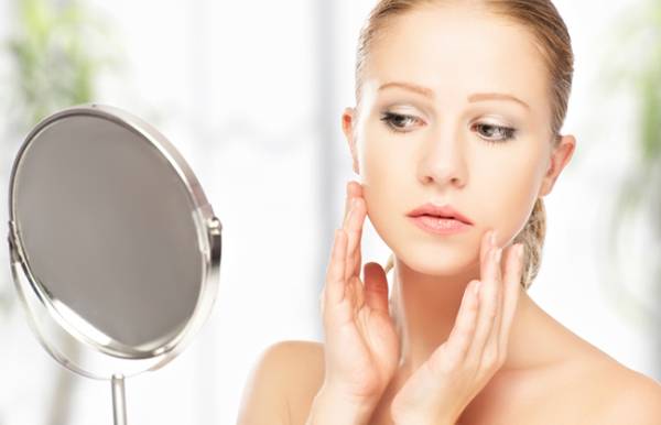 Três dicas para combater a acne na pele e outras que você deve evitar