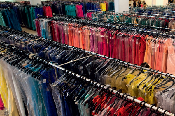 Feira do Vestido de Festa: vestidos curtos custam a partir de 150 reais e os longos começam em 219 reais Feira do Vestido de Festa: vestidos curtos custam a partir de 150 reais e os longos começam em 219 reais