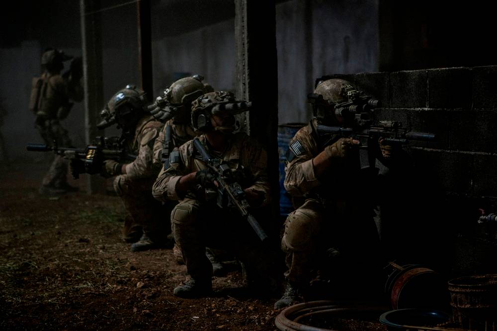 A Hora Mais Escura: longa reproduz a caçada ao terrorista Osama Bin Laden, em 2011 A Hora Mais Escura: longa reproduz a caçada ao terrorista Osama Bin Laden, em 2011
