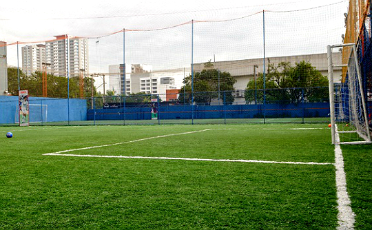 A unidade da Playball na Vila Leopoldina tem quatro quadras de futebol society para alugar A unidade da Playball na Vila Leopoldina tem quatro quadras de futebol society para alugar