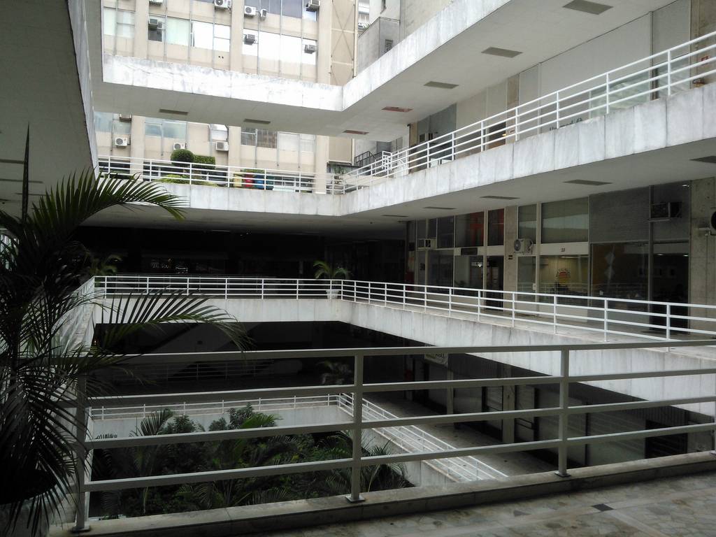 Minibiografia de edifícios: Metropolitano e Galeria Metrópole
