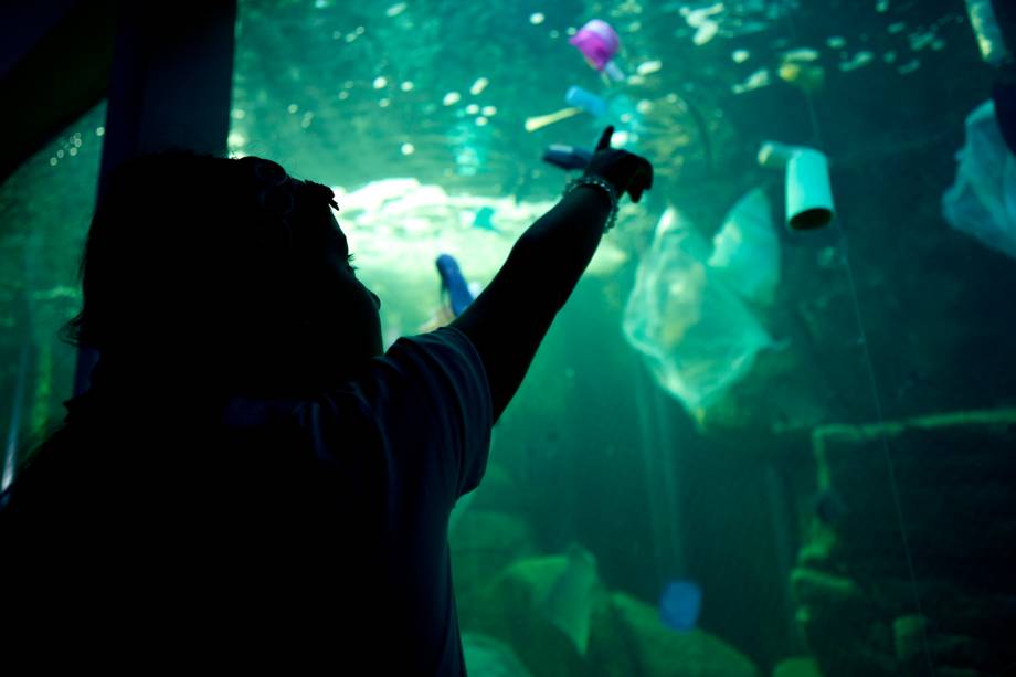 Lixo flutuante: exposição quer alertar sobre poluição marinha