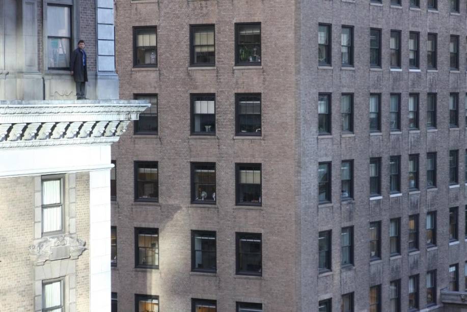 À Beira do Abismo: ex-policial que decide se jogar de um prédio de 20 andares, em Nova York À Beira do Abismo: ex-policial que decide se jogar de um prédio de 20 andares, em Nova York