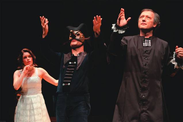 Paulo Marcello e Maria Stella Tobar: idas e vindas numa encenação que envolve interesse, desejo e violência Paulo Marcello e Maria Stella Tobar: idas e vindas numa encenação que envolve interesse, desejo e violência