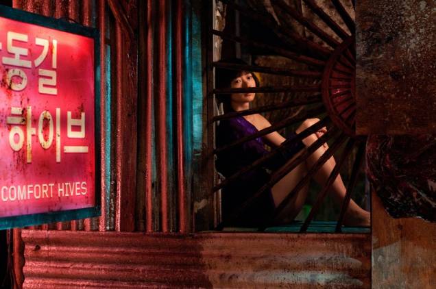 A Viagem: a atriz sul-coreana Doona Bae dá vida à clone Sonmi-451 A Viagem: a atriz sul-coreana Doona Bae dá vida à clone Sonmi-451