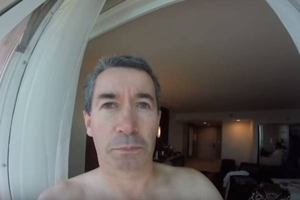 Pai atrapalhado filmou suas férias em Las Vegas com a câmera ao contrário